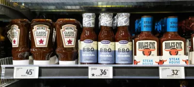 BBQ products with and without the star mark in Bilka in Randers, Denmark, making it easier for customers to buy European goods, Monday, March 17, 2025. (Bo Amstrup/Ritzau Scanpix via AP) / Foto: Bo Amstrup