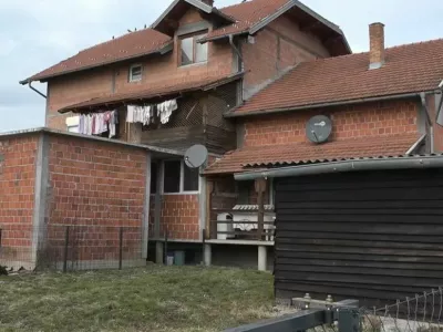 hi&scaron;a v Brčkem, kjer so na&scaron;li 31 otrok