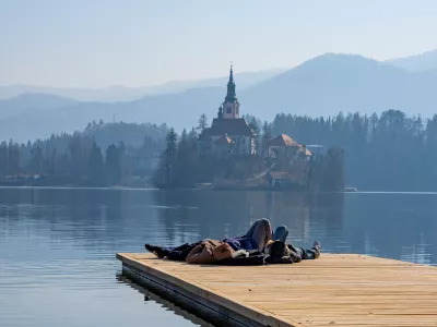 V Mali Zaki na Bledu so postavili nove lesene pomole. Foto: občina Bled