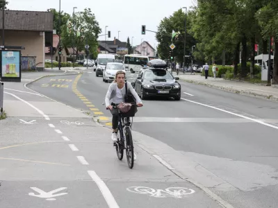 Po Dunajski cesti onkraj obvoznice bo &scaron;lo z avtomobilom počasneje, a zato varneje za kolesarje. Foto: Jaka Gasar