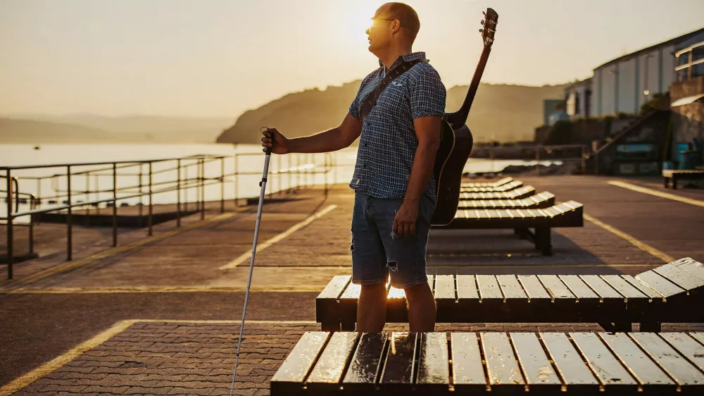 Glasbenik in kantavtor Aleksander Novak je spregovoril tudi o grenkih izku&scaron;njah, s katerimi se je kot glasbenik soočal zaradi svoje slabovidnosti. F Dragan Zlatanovič