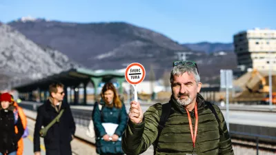 Zgodovina tihotapljenja oziroma &scaron;vercanja v gori&scaron;kem obmejnem prostoru pa je navdihnila nastanek edinstvene izku&scaron;nje &ndash; &Scaron;verc ture. F Alenka Ožbot Klančič