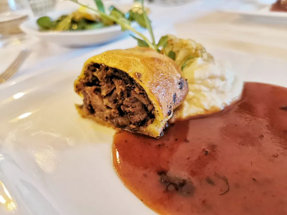 Goveji rep v testu, Gostilna Mencinger