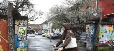 Slovenska zakonodaja nočne klube obravnava kot zbirališča večjega števila ljudi, kar pomeni, da zanje veljajo ukrepi, določeni v tehnični smernici. Na fotografiji AKC Metelkova mesto. Foto: Luka Cjuha