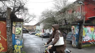 Slovenska zakonodaja nočne klube obravnava kot zbirali&scaron;ča večjega &scaron;tevila ljudi, kar pomeni, da zanje veljajo ukrepi, določeni v tehnični smernici. Na fotografiji AKC Metelkova mesto. Foto: Luka Cjuha