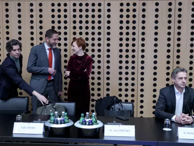 Koaliciji za uresničitev ključnih političnih prioritet ostaja zelo malo časa, usklajevanje pa bo s približevanjem predvolilne kampanje vse težje tudi znotraj koalicije. Foto: Jaka Gasar