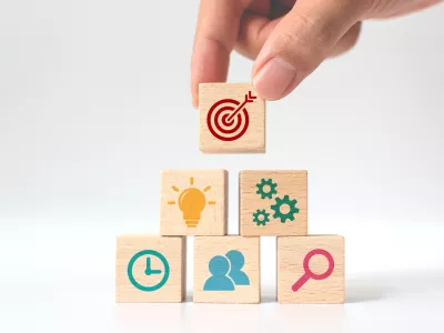 Umetnost privabljanja in zadrževanja najbolj&scaron;ih talentov torej daleč presega le povečanje plače, saj gre za oblikovanje celovite izku&scaron;nje zaposlenih, ki poudarja fleksibilnost, poklicni razvoj in du&scaron;evno zdravje. 