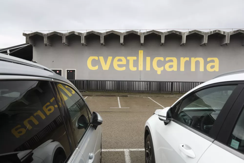 Pravilnik o požarnem redu nalaga lastniku ali uporabniku objektov naloge in odgovornosti glede izdelave požarnega reda. Na fotografiji klub Cvetličarna. Fotografija je simbolična. Foto: Luka Cjuha