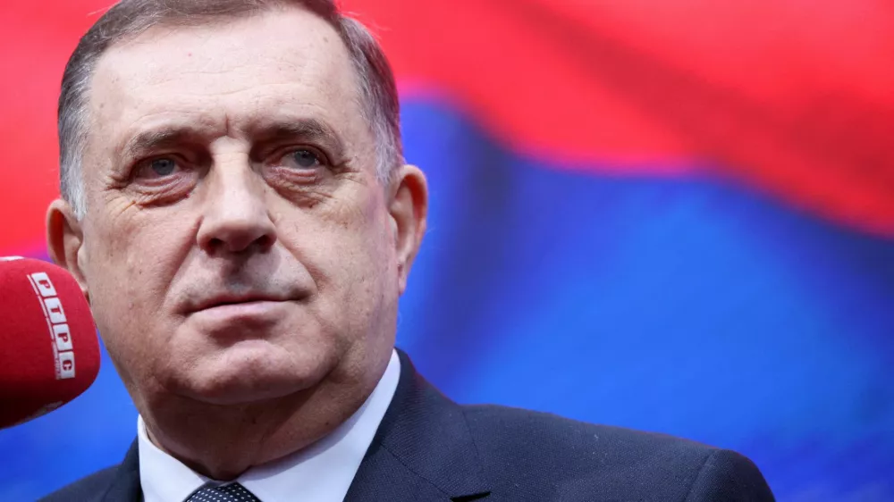 FILE PHOTO: President of Republika Srpska (Serb Republic) Milorad Dodik addresses his supporters reacting to court decision on charges that he defied rulings by an international peace envoy, in Banja Luka, Bosnia and Herzegovina, February 26, 2025. REUTERS/Amel Emric/File Photo