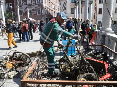 20.04.2024 - Čistilna akcija Ljubljana - Ljubljanica - či&scaron;čenje smeti iz ljubljanice - &Scaron;u&scaron;tarski mostFoto: LUka Cjuha