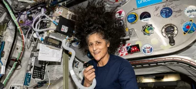 Sunita Williams avgusta 2024 prek radia z ISS odgovarja na vprašanja indonezijskih študentov. 