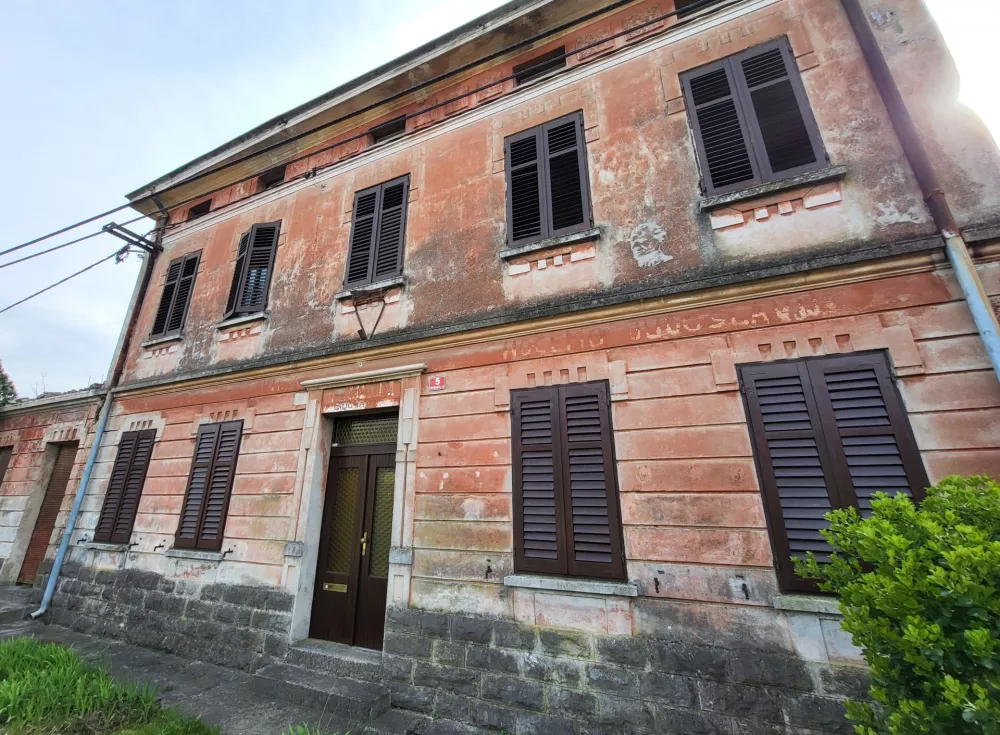 Dobravlje, Hočemo Jugoslavijo, parola na obcestni hi&scaron;i / Foto: Katja Gle&scaron;čič 