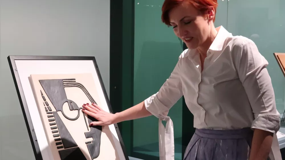 Ministrica za kulturo dr. Asta Vrečko podpira idejo, da taktilna galerija nadaljuje svoj delo tudi po koncu projekta EPK.&nbsp;/ Foto: Nata&scaron;a Bucik Ozebek