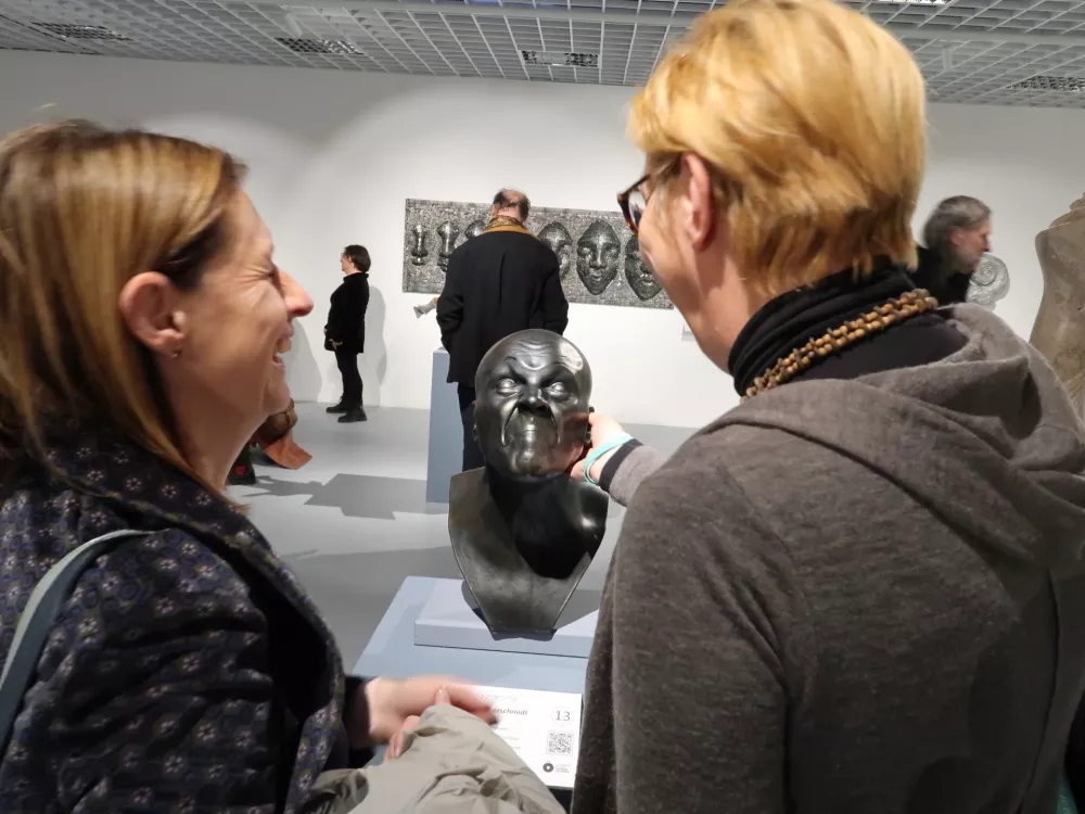 V taktilni galeriji ne zvonijo alarmi, če se del dotaknete. Celo povabljeni ste k temu, da jih pobožate.&nbsp;/ Foto: Nata&scaron;a Bucik Ozebek