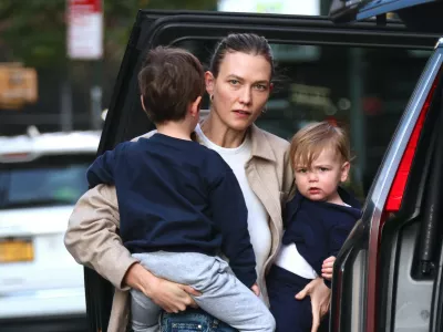 Karlie Kloss bo &scaron;e v tretja mama. / Foto: Profimedia