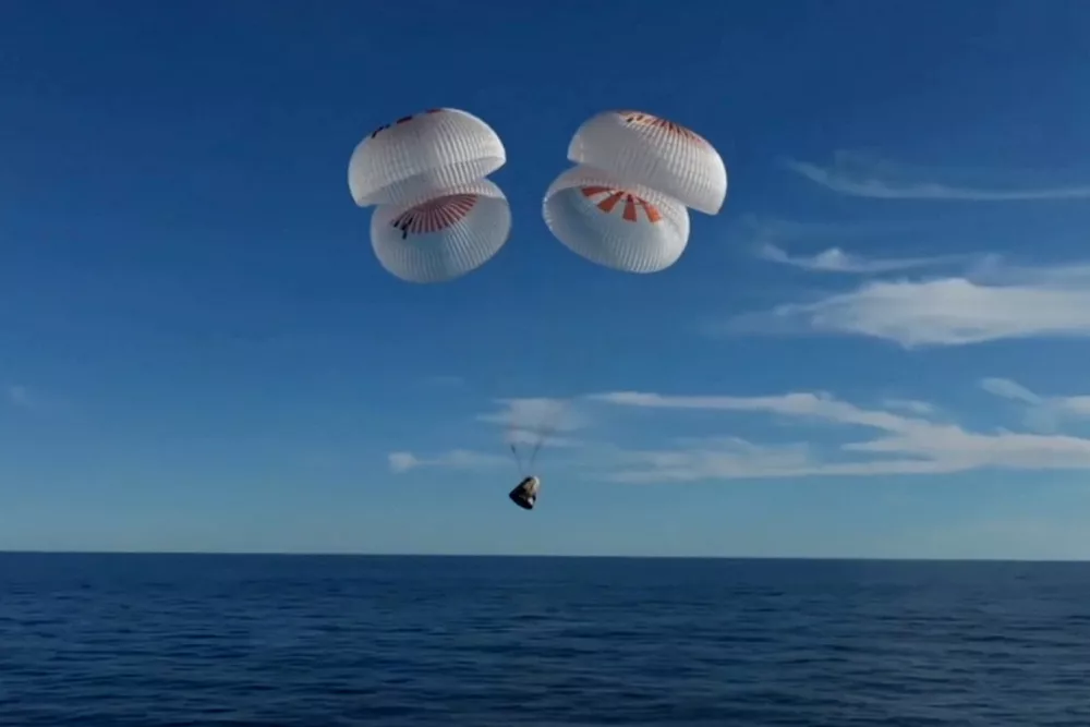 The Crew Dragon capsule containing Butch Wilmore and Suni Williams and two other astronauts descends by parachute before their splashdown, following their return to earth from the International Space Station off the coast of Florida, U.S. March 18, 2025 in a still image from video. NASA TV/Handout via REUTERS.  THIS IMAGE HAS BEEN SUPPLIED BY A THIRD PARTY. THIS IMAGE WAS PROCESSED BY REUTERS TO ENHANCE QUALITY, AN UNPROCESSED VERSION HAS BEEN PROVIDED SEPARATELY.   TPX IMAGES OF THE DAY