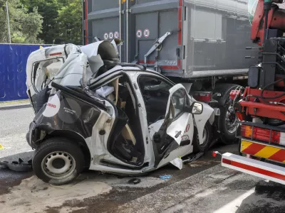 - 27.06.2022 - Prometna nesreča na južni ljubljanski obvoznici pri priključku Ljubljana jug proti razcepu Kozarje - policija, gasilci, re&scaron;evanje //FOTO: Jaka Gasar
