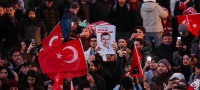 Supporters of Istanbul Mayor Ekrem Imamoglu gather outside the Istanbul Metropolitan Municipality building to protest the detention of Imamoglu, in Istanbul, Turkey, March 19, 2025. REUTERS/Dilara Senkaya
