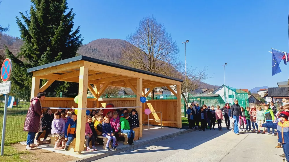Učenci in učitelji podružnične &scaron;ole v Preski so poudarili, da bodo nove pridobitve dobro izkoristili. Foto:&nbsp;Tina Jereb