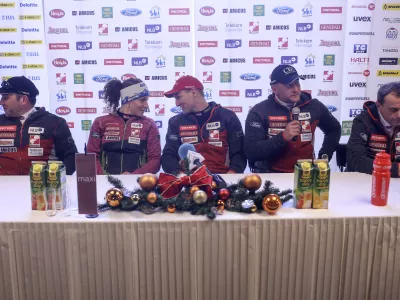 glavni trener ženskih ekip Andrej Možina, alpska smučarka Ilka &Scaron;tuhec, alpski smučar Andrej &Scaron;porn, glavni trener za hitre discipline Tadej Platov&scaron;ek in vodja slovenske reprezentance Du&scaron;an Blažič- 11.12.2013 - Smučarska zveza Slovenije (SZS) - alpski smučarji - alpska smučarsdka reprezentanca za svetovni pokal pred nadaljevanjem tekem svetovnega pokala v alpskem smučanju;     //FOTO: Jaka Gasar