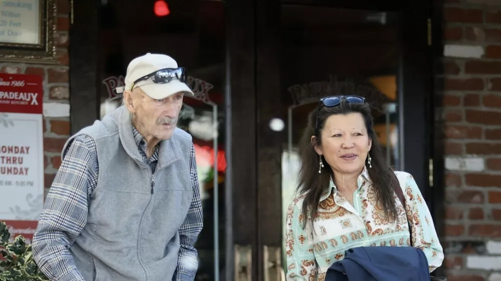 EXCLUSIVE: PREMIUM EXCLUSIVE RATES APPLY: Gene Hackman And Wife Betsy Arakawa Seen Out On A Super Rare Outing On And Early Dinner Date - 28 Mar 2024 EXCLUSIVE: PREMIUM EXCLUSIVE RATES APPLY: Hollywood royalty Gene Hackman and his wife Betsy Arakawa were spotted in Santa Fe, New Mexico grabbing a bite at Pappadeaux s. Hackman the Hollywood legend recently celebrated his 94th birthday with his longtime wife Betty Arakawa. The couple looked very happy as they left the restaurant together Gene using a cane and sometimes holding onto his wife Betsy for balance. Pictured: Gene Hackman,Betsy Arakawa Ref: SPL10815138 280324 EXCLUSIVE Picture by: Splash News and Pictures **USE CHILD PIXELATED IMAGES OR FOOTAGE IF YOUR TERRITORY Copyright: xx,Image: 969620307, License: Rights-managed, Restrictions: imago is entitled to issue a simple usage license at the time of provision. Personality and trademark rights as well as copyright laws regarding art-works shown must be observed. Commercial use at your own risk.;PUBLICATIONxNOTxINxFRAxBEL, Model Release: noFoto: Profimedia