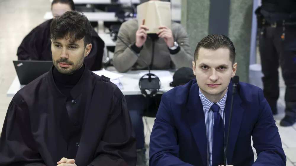 Blaž Kadivec (desno) naj bi &scaron;el kupit lopati in kramp, nato pa &scaron;e varikino in cevosan. Foto: Jaka Gasar