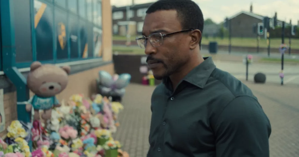 Ustvarjalci so imenitno prikazali generacijsko vrzel. Starej&scaron;e generacije težko razumejo, kako živijo njihovi otroci. / Foto: Netflix