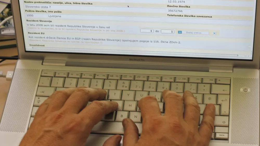 ilustrativna fotografija - spletni obrazec za informativni izračun dohodnine - Napoved za odmero dohodnine 2008- informativni izračun- portal eDavki - spletni servis za elektronsko poslovanje z Davčno upravo RS - ///FOTO: Jaka AdamičOPOMBA: ZA OBJAVO V ČASOPISU DNEVNIK