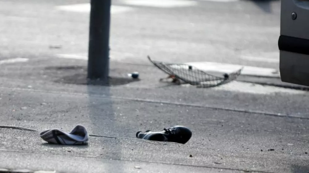 prometna nesreča v kateri so bili udeleženi tudi policisti na križi&scaron;ču Zalo&scaron;ke in Kajuhove ceste.foto: Bojan Velikonja