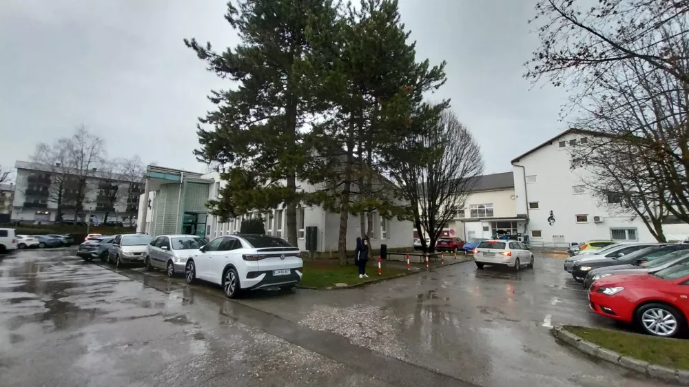 Na kamni&scaron;ki glasbeni &scaron;oli in knjižnici se bodo začela večja gradbena dela. Foto: Vesna Levičnik