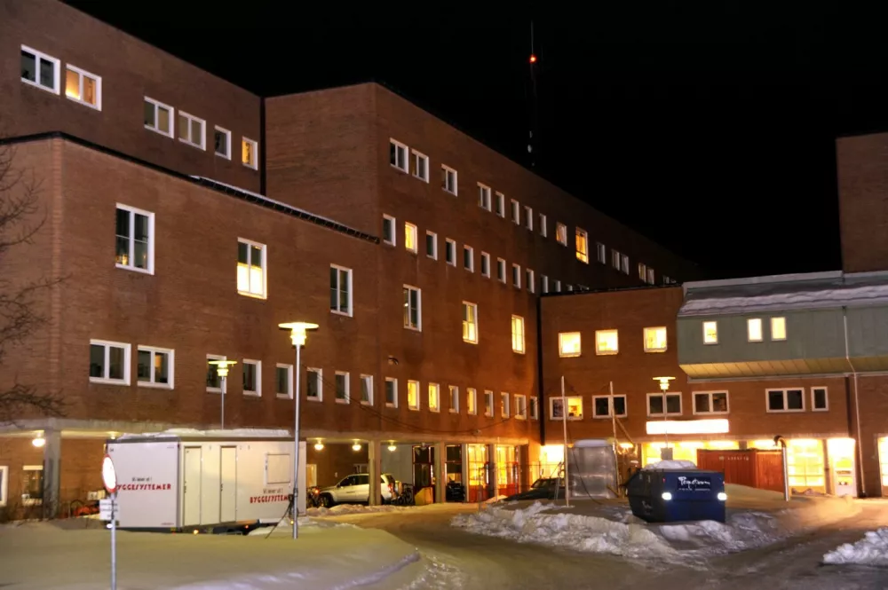 This picture taken on March 19, 2012 shows the University Hospital in Tromsoey, where the injured person during an avalanche has been taken, and where it is expected that the five deceased also will be taken. Five people died after an avalanche hit an expedition of Swiss nationals led by a French guide on a mountain in northern Norway.,Image: 121814553, License: Rights-managed, Restrictions: NORWAY OUT, Model Release: noFoto: Profimedia