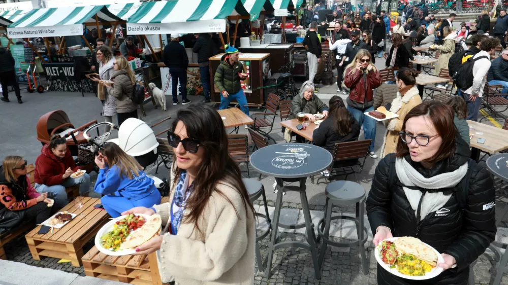 21.03.2025- Odprtje nove sezone kulinarične tržnice Odprta kuhna na Pogačarjevem trguFoto: Tomaž Skale