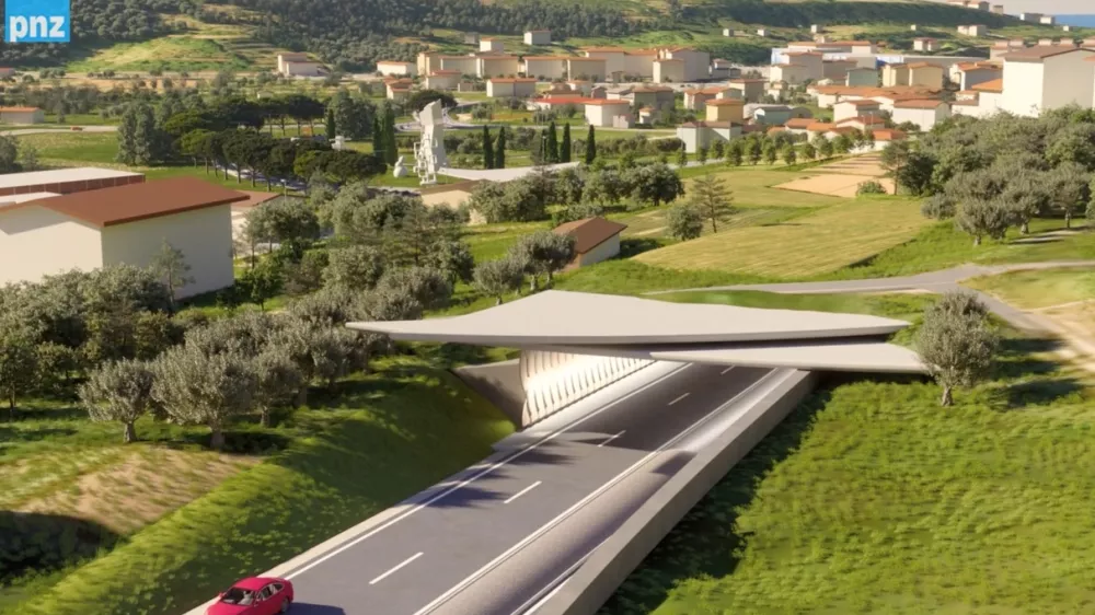 Nova cesta naj Lucije ne bi presekala, temveč bi potekala pod pokritim vkopom. Vir:&nbsp;PNZ