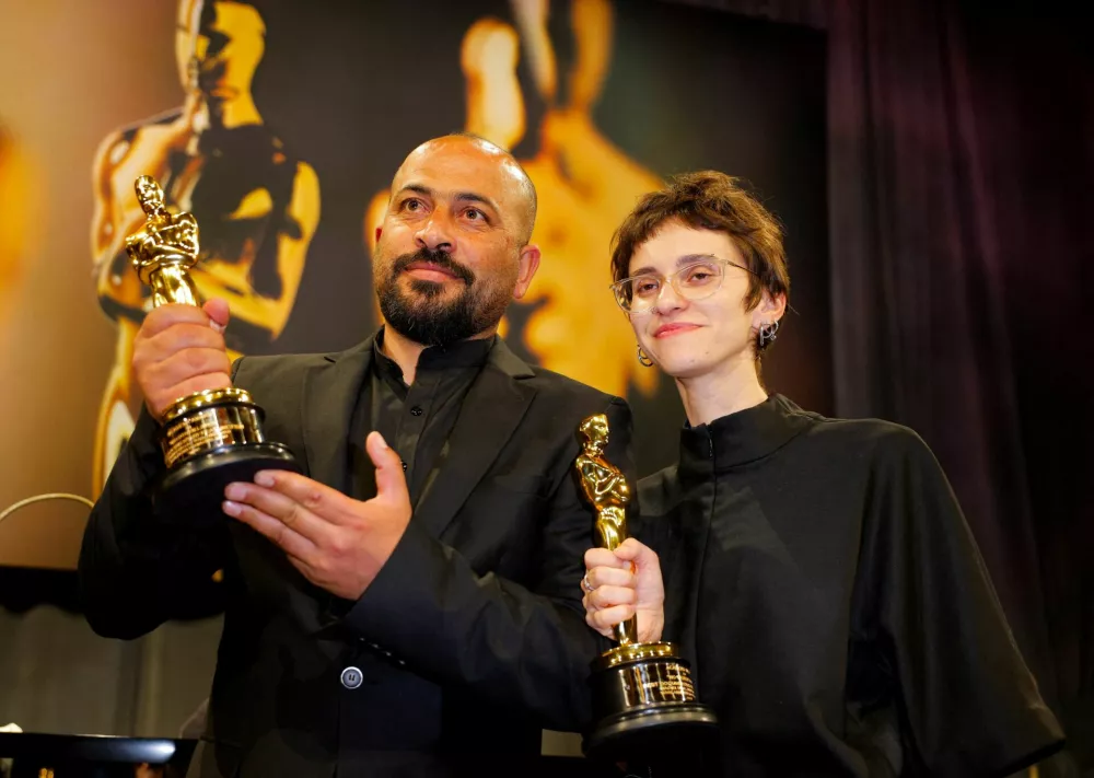 FILE PHOTO: Rachel Szor and Hamdan Ballal pose with the Oscar for Best Documentary Feature Film for "No Other Land" at the Governors Ball following the Oscars show at the 97th Academy Awards in Hollywood, Los Angeles, California, U.S., March 2, 2025. REUTERS/Mike Blake/File Photo
