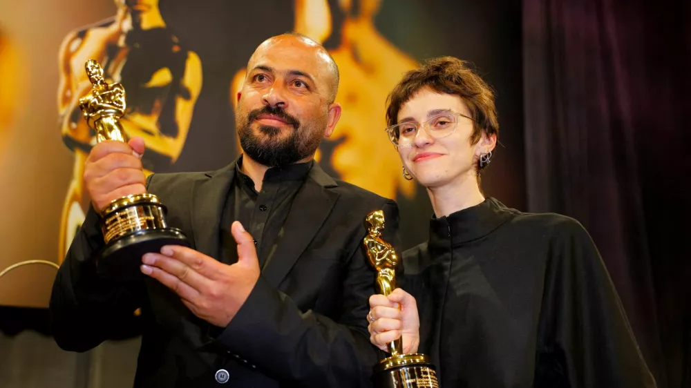 FILE PHOTO: Rachel Szor and Hamdan Ballal pose with the Oscar for Best Documentary Feature Film for "No Other Land" at the Governors Ball following the Oscars show at the 97th Academy Awards in Hollywood, Los Angeles, California, U.S., March 2, 2025. REUTERS/Mike Blake/File Photo