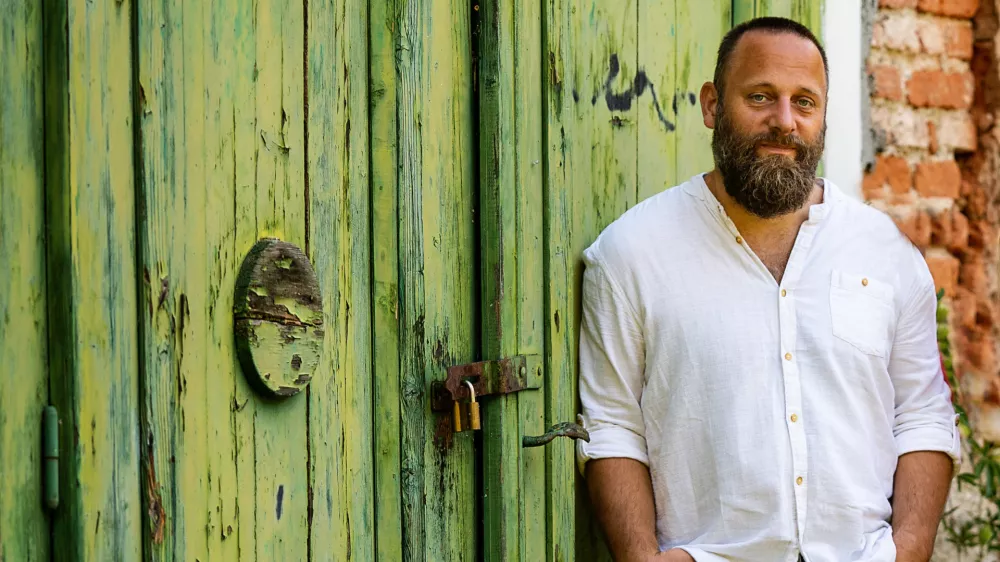 Peter ladič, intera