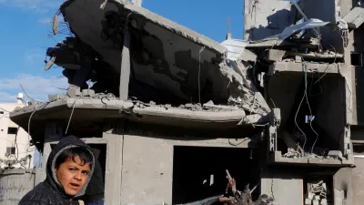 A Palestinian boy reacts at the site of an Israeli strike on a house, in Khan Younis in the southern Gaza Strip March 23, 2025. REUTERS/Hatem Khaled   TPX IMAGES OF THE DAY