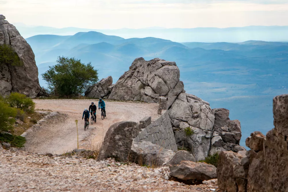 Visoko in stran od hrva&scaron;ke obale. F Trans Dinarica