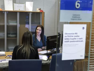 - 10.03.2025 - Na več kot 260 vpisnih mestih po državi se je pričelo vpisovanje obveznic za državljane oz t.i. ljudskih obveznic. NLB, TR3//FOTO: Jaka Gasar