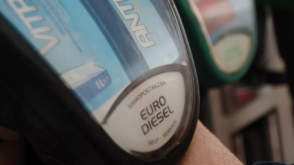 Petrol - bencinski servis, črpalka - gorivo - euro diesel - dizel