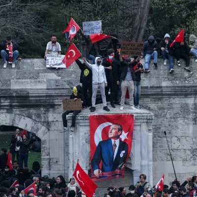 People take part in a protest on the day Istanbul Mayor Ekrem Imamoglu was jailed as part of a corruption investigation, in Istanbul, Turkey, March 23, 2025. REUTERS/Dilara Senkaya