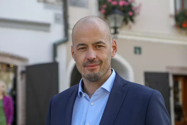 Tine Radinja, župan Občine &Scaron;kofja Loka:&nbsp;&raquo;Ob&nbsp;načrtovanju javnega prevoza je treba imeti v mislih tiste, ki ga največ uporabljajo, vključno z ranljivimi skupinami.&laquo; Foto: Luka Cjuha