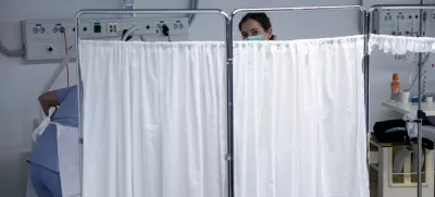 - simbolična fotografija - zdravstvo, zdravnik, medicinska sestra, medicinsko osebje, pacient, bolnica, bolnišnica- 12.03.2025 - ministrica za zdravje Valentina Prevolnik Rupel si je na delovnem obisku v Univerzitetnem kliničnem centru (UKC) ogledala tekoče investicije//FOTO: Jaka Gasar