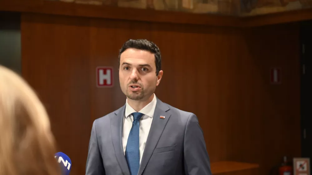 Matej Tonin- 13.05.2022 &ndash; Državni zbor (DZ) &ndash; 1. ustanovna seja DZ - novoizvoljeni poslanci in poslanke prve seje 9. parlamentarnega sklica - //FOTO: Nik Erik Neubauer