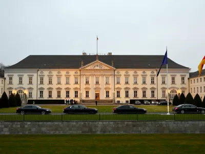 Limousines carrying Germany's outgoing ministers arrive for a dismissal ceremony following the inaugural session of the new German lower house of parliament, the Bundestag, at the Bellevue Palace, in Berlin, Germany, March 25, 2025. REUTERS/Fabrizio Bensch