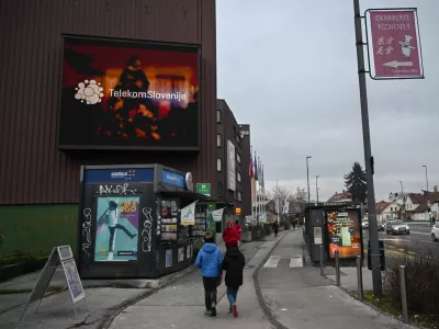  - 20.12.2022 - Ogla&scaron;evalski plakati v Ljubljani. //FOTO: Nik Erik Neubauer