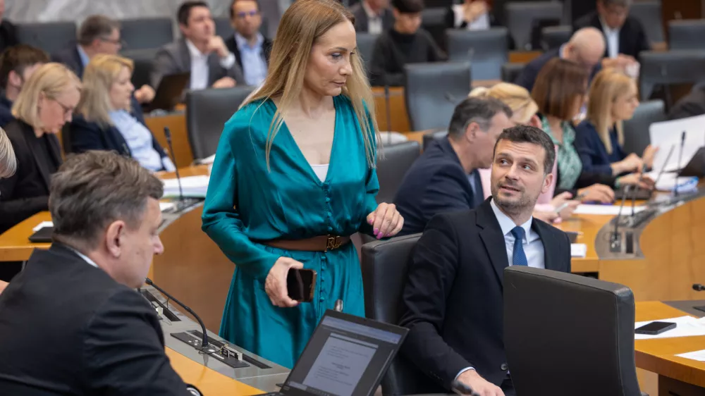 Ljubljana, DZ.Redna seja DZ s poslanskimi vprasanji ministrom in generalni sekretarki vlade Barbari Kolenko Helbl.Poslanca SD Meira Hot in Jani Prednik.