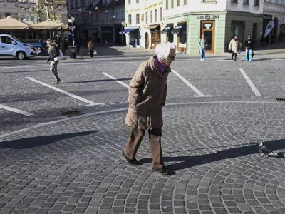 Vlada je na zadnjo sejo pogajalske skupine o pokojninski reformi po neuradnih informacijah pri&scaron;la tudi s predlogom o uvedbi zimskega dodatka. Fotografija je simbolična. Foto: Nik Erik Neubauer