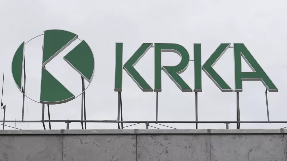 - KRKA, farmacevtska družba, Novo Mesto, uprava predstavila dosežke v letu 2011 in načrte za leto 2012   stavba - podjetje - tovarna//FOTO: Tomaž Zajel&scaron;nik