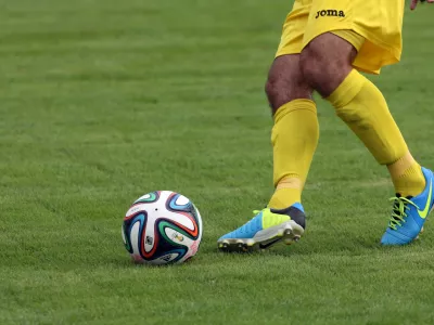 - simbolična fotografija - nogometna žoga - nogometa&scaron;- - nogomet - Kalcer Radomlje: Rudar Velenje, 3. krog - Prva liga - nogometa&scaron;i Rudarja so v 3. krogu Prve lige premagali Kalcer Radomlje z 2:1 (2:1). //FOTO: Tomaž Skale